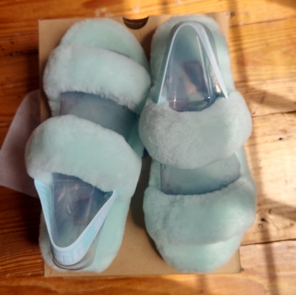 UGG slides - Picture 3 of 9